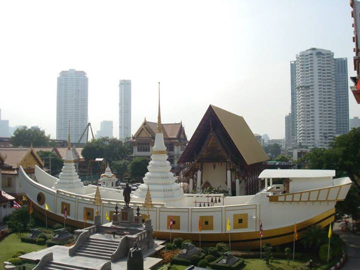 วัดยานนาวา (Wat Yannawa) ตั้งอยู่ริมแม่น้ำเจ้าพระยา ติดถนนเจริญกรุง เลขที่ 40 ถ.เจริญกรุง แขวงยานนาวา เขตสาธร กรุงเทพมหานคร 10120