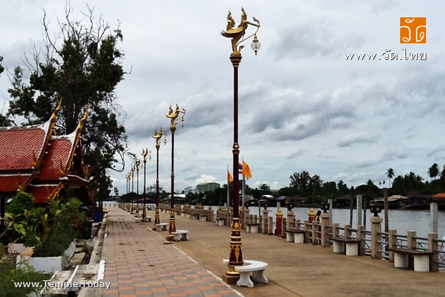วัดบางแคน้อย (Wat Bang Khae Noi) ตั้งอยู่ริมแม่น้ำแม่กลอง ตำบลแควอ้อม อำเภออัมพวา จังหวัดสมุทรสงคราม 75110