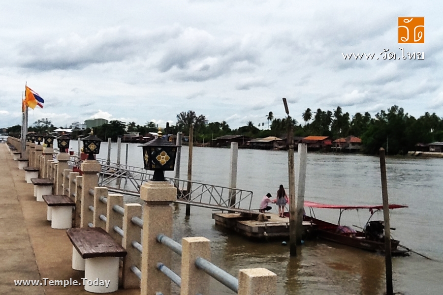 วัดบางแคน้อย (Wat Bang Khae Noi) ตั้งอยู่ริมแม่น้ำแม่กลอง ตำบลแควอ้อม อำเภออัมพวา จังหวัดสมุทรสงคราม 75110