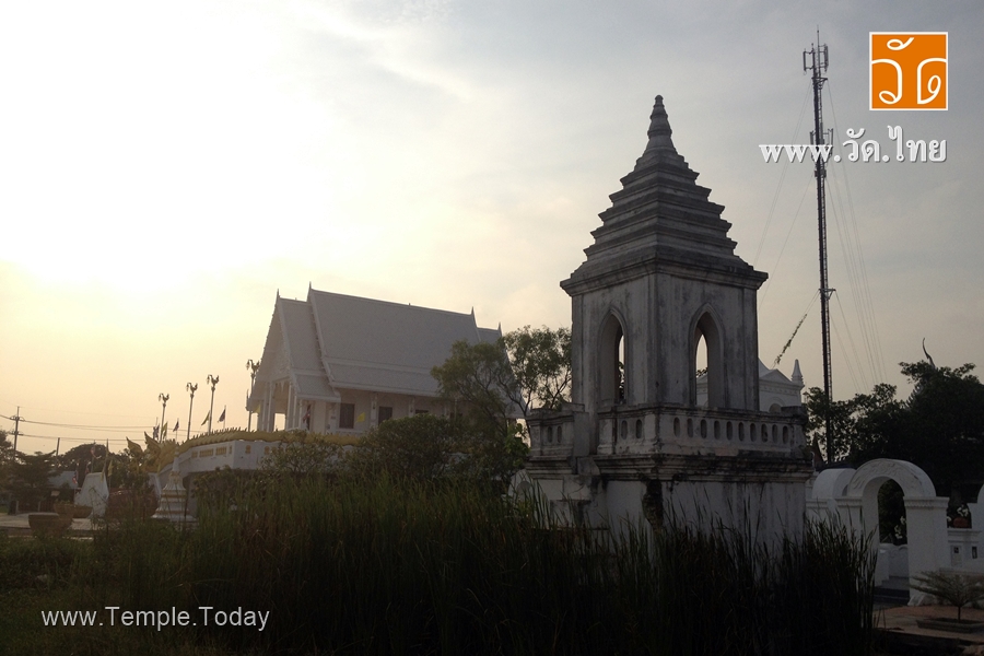 วัดน้อยนางหงษ์ (Wat Noi Nang Hong) (วัดหงษ์อรุณรัศมี) ตั้งอยู่ที่ ตำบลท่าจีน อำเภอเมืองสมุทรสาคร จังหวัดสมุทรสาคร 74000