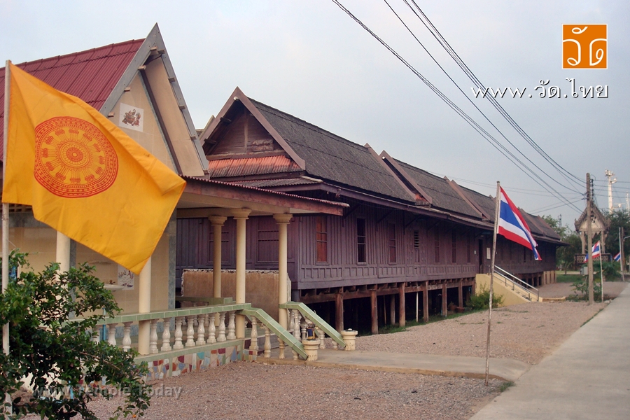 วัดใหญ่จอมปราสาท (Wat Yai Chom Prasat) ตั้งอยู่ที่ตำบลท่าจีน อำเภอเมืองสมุทรสาคร จังหวัดสมุทรสาคร 74000