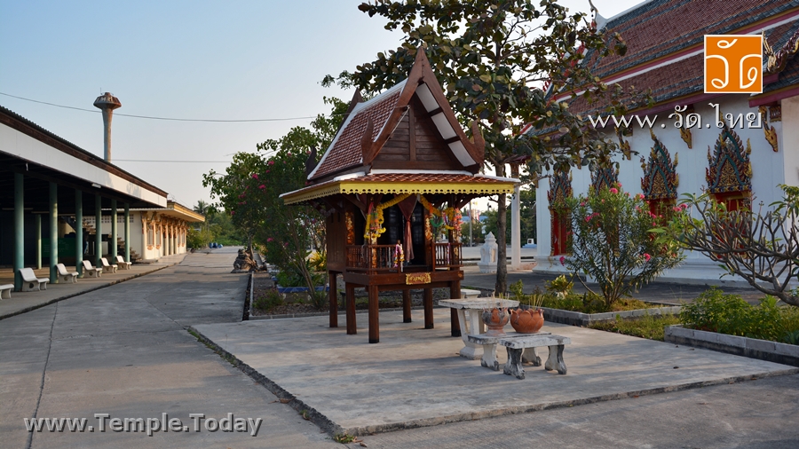 วัดบางกระเจ้า (Wat Bang Krachao) ตั้งอยู่เลขที่ 1 หมู่ที่ 6 บ้านบางกระเจ้า ตำบลบางกระเจ้า อำเภอเมืองสมุทรสาคร จังหวัดสมุทรสาคร 74000