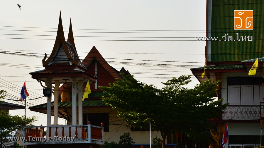 วัดกาหลง (Wat Kalong) ตั้งอยู่ 40 หมู่ 1 ตำบลกาหลง อำเภอเมืองสมุทรสาคร จังหวัดสมุทรสาคร 74000