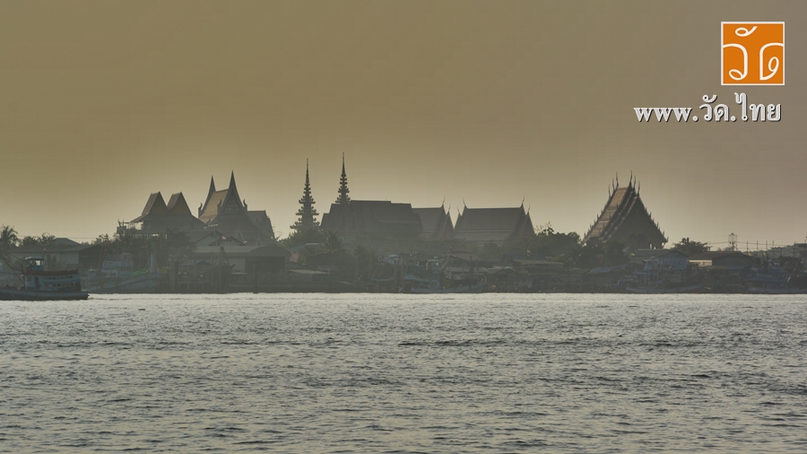 วัดบางหญ้าแพรก (ท่าฉลอม) (Wat Bang Ya Praek) ตั้งอยู่ 92 หมู่ที่ 5 ตำบลบางหญ้าแพรก อำเภอเมืองสมุทรสาคร จังหวัดสมุทรสาคร 74000