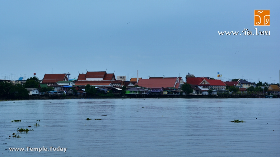 วัดเพชรสมุทรวรวิหาร (Wat Phet Samut Worawihan) พระอารามหลวง ตั้งอยู่ที่ ตำบลแม่กลอง อำเภอเมืองสมุทรสงคราม จังหวัดสมุทรสงคราม 75000
