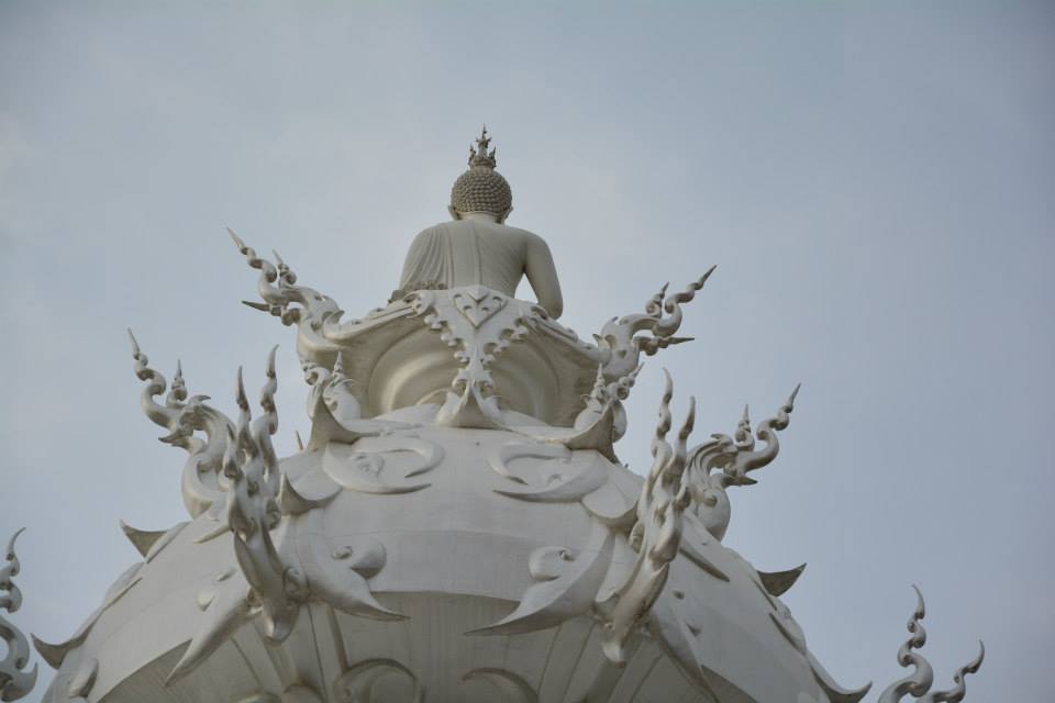 วัดร่องขุ่น (Wat Rong Khun) ตั้งอยู่ที่ ตำบลป่าอ้อดอนชัย อำเภอเมืองเชียงราย จังหวัดเชียงราย 57000