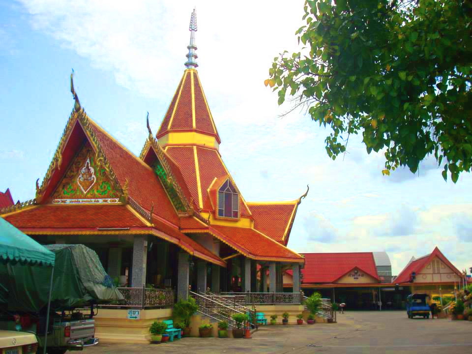 วัดสาครสุ่นประชาสรรค์ ( วัดสุ่น ) Wat Sakhonsoon Prachasan (Wat Soon) 38 หมู่ 2 ซอยโชคชัย 4 ลาดพร้าว แขวงลาดพร้าว เขตลาดพร้าว กรุงเทพมหานคร 10230