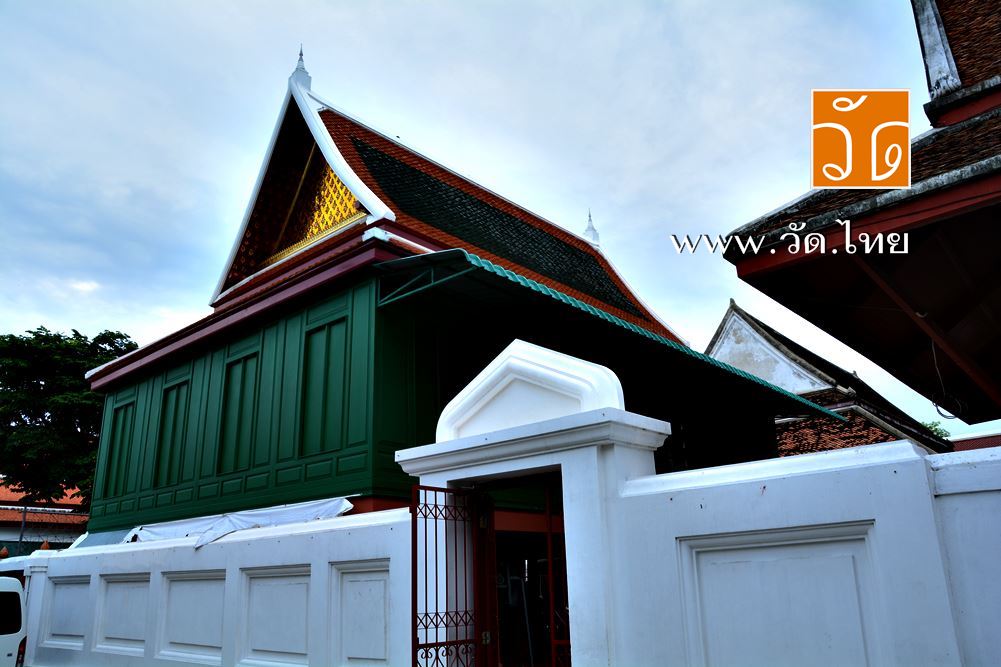วัดโมลีโลกยาราม ราชวรวิหาร (Wat Molilokkayaram) ถนนอรุณอมรินทร์ แขวงวัดอรุณ เขตบางกอกใหญ่ กรุงเทพมหานคร 10600