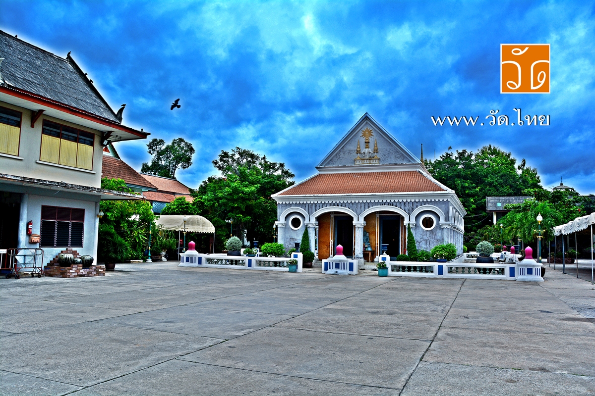 วัดศรีสุริยวงศ์ (Wat Si Suriyawong) ถนนอัมรินทร์ ตำบลหน้าเมือง อำเภอเมืองราชบุรี จังหวัดราชบุรี 70000