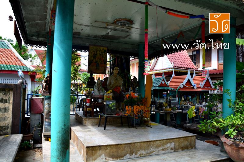 ตำหนักเจ้าจอมสุดา ณ วัดจอมสุดาราม (วัดไพรงาม) [ Wat Chomsudaram ] ถนนนครไชยศรี แขวงถนนนครไชยศรี เขตดุสิต จังหวัดกรุงเทพมหานคร 10300