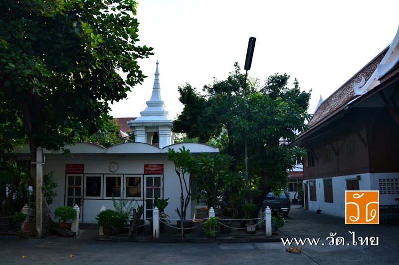 วัดจันทารามวรวิหาร (วัดกลาง ตลาดพลู) [Wat Chantharam Worawihan] ถนนเทอดไท แขวงบางยี่เรือ เขตธนบุรี ก