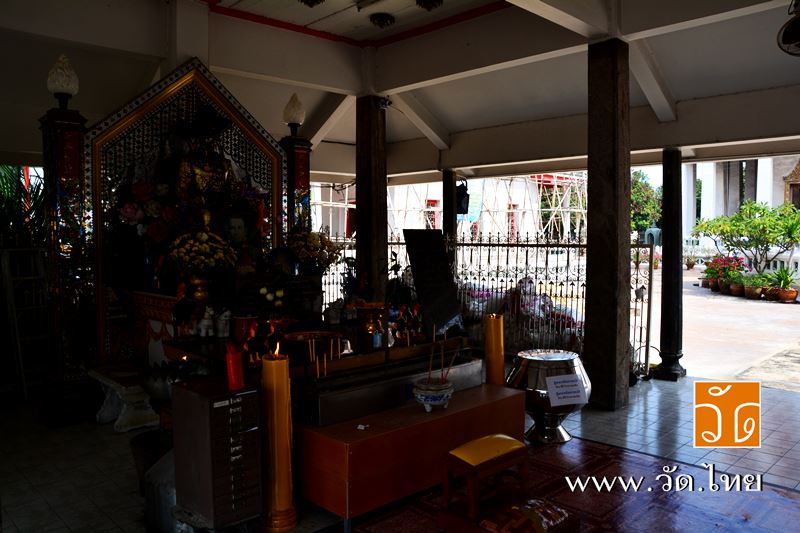 สมเด็จพระเจ้าตากสินมหาราช วัดประดู่ฉิมพลี (Wat Pradoo ChimPhli) 168 ถนนเพชรเกษม ซอยเพชรเกษม 15 แขวงว