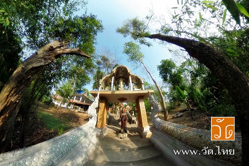 วัดพระธาตุแสนคำฟู (Wat Phra That Saen Kham Fu) ตั้งอยู่ที่ หมู่ที่ 1 บ้านสันต้นเปา ตำบลแม่เงิน อำเภอเชียงแสน จังหวัดเชียงราย 57150