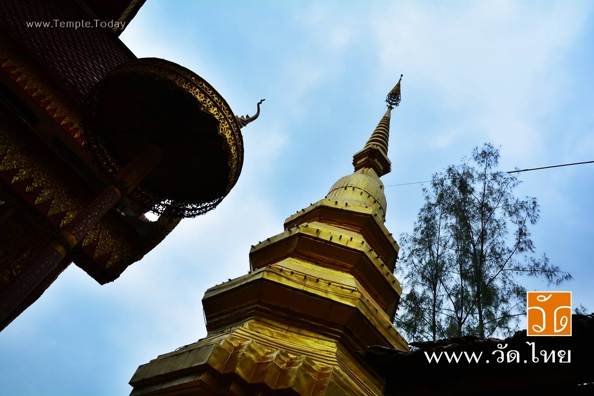 วัดพระธาตุจอมศีล (Wat Phra that Chom Sil) ตั้งอยู่ 297 หมู่ที่ 9 ตำบลบ้านถ้ำ อำเภอดอกคำใต้ จังหวัดพะเยา 56120