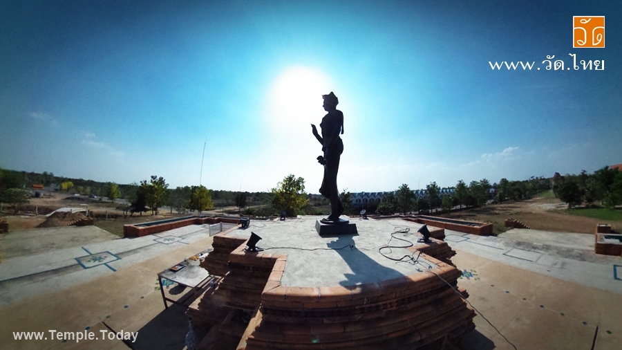 อนุสาวรีย์พระแม่เจ้าจามเทวี (Queen Chamdhevi Monument) ตำบลลำปางหลวง อำเภอเกาะคา จังหวัดลำปาง 52130